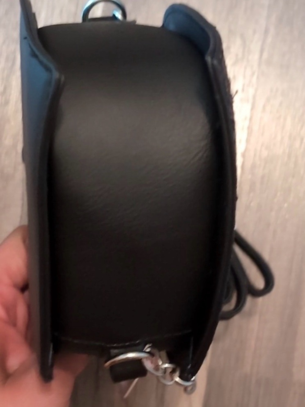 Heart-Shaped Black and Green Crossbody Bag - Picture 7 of 8